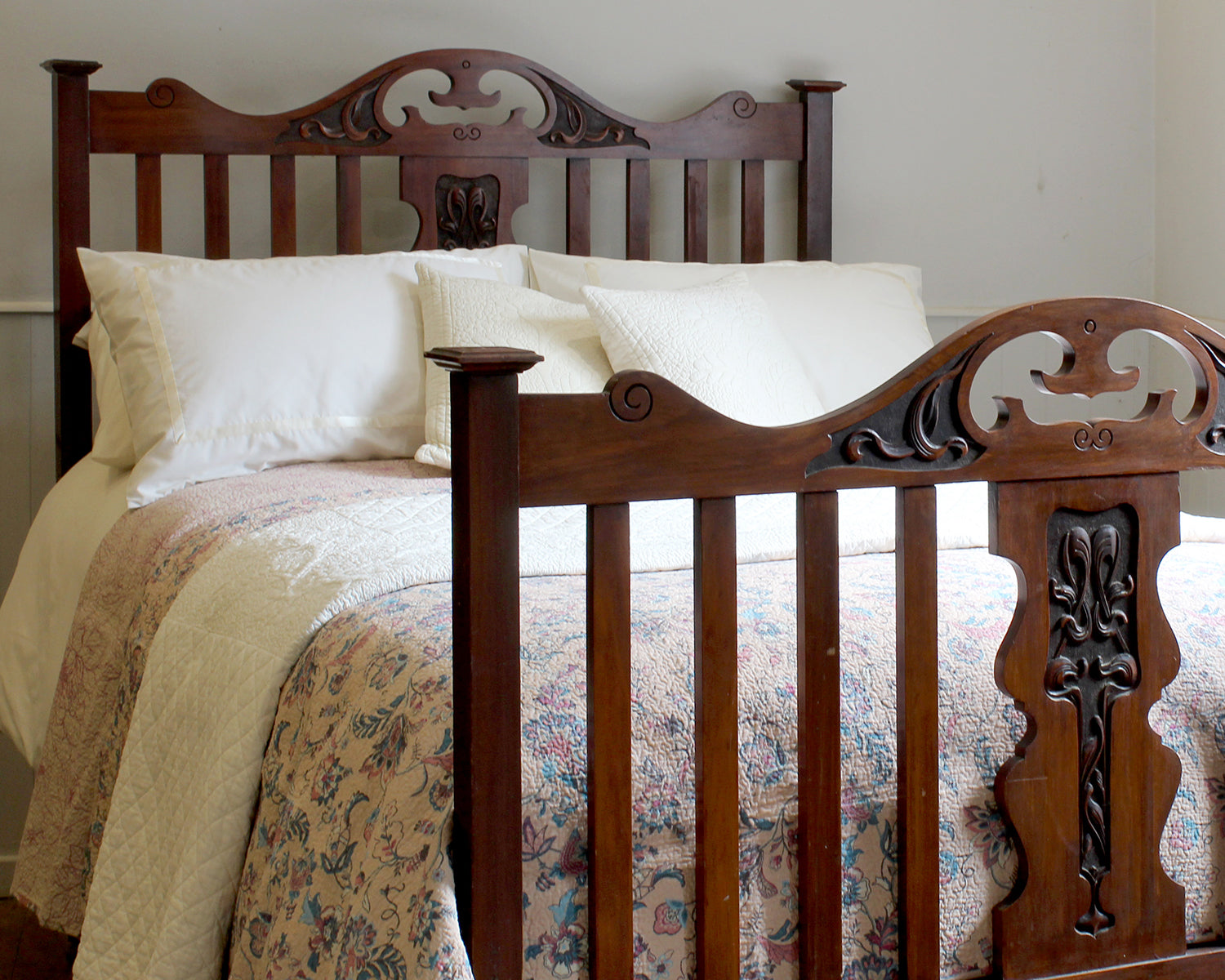 Double Antique Beds in Wood and Metal