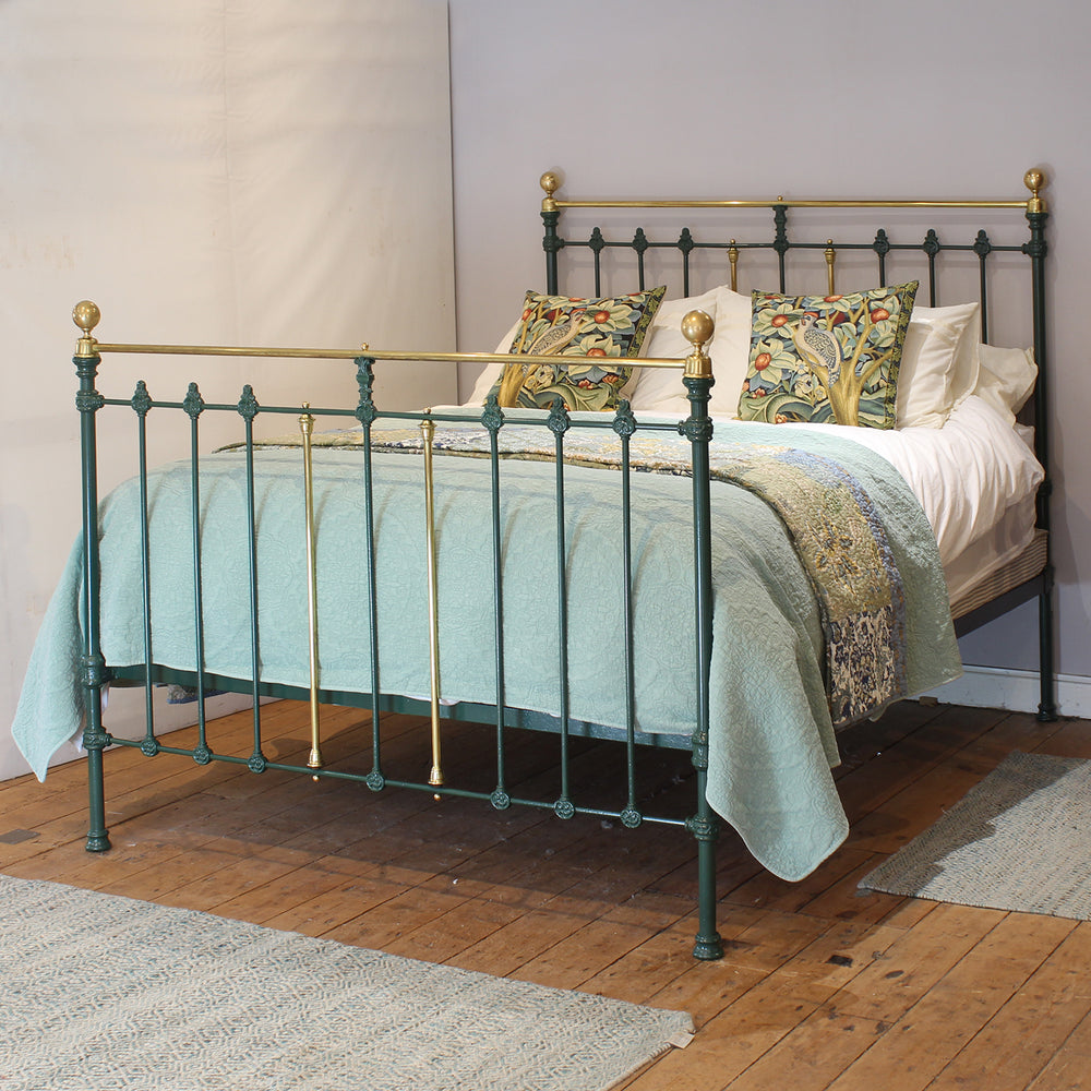 5ft King Size Brass and Iron Antique Bed in Green