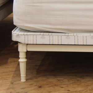 Pair of platform Beds, MP61