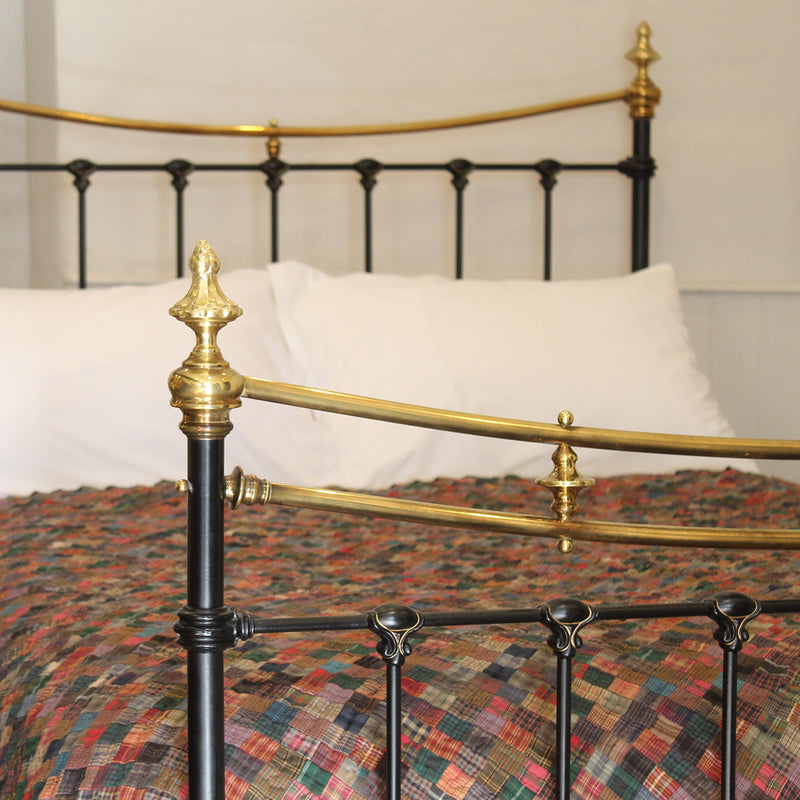 Double Antique Bed in Black, MD135