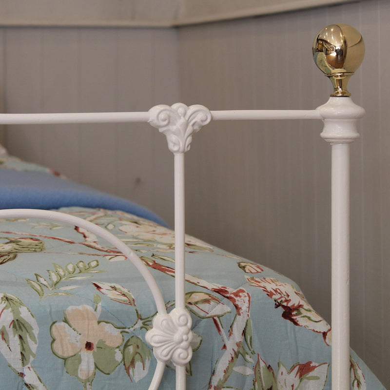 Double Antique Bed in White, MD137