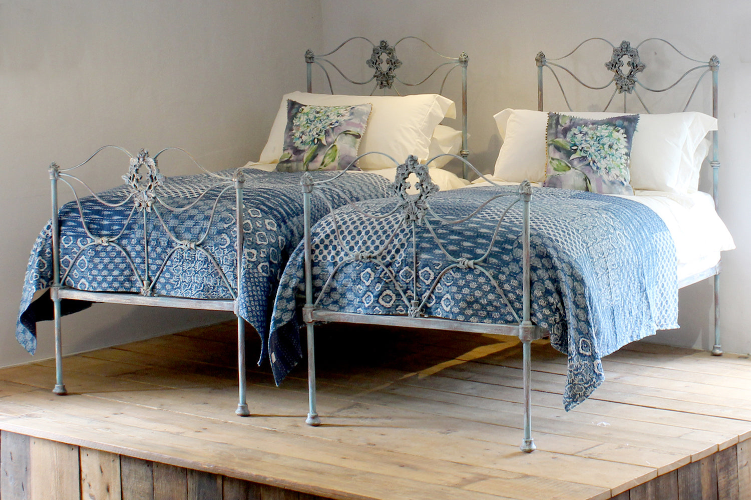 Single Antique Metal Beds