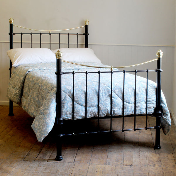 Small Double Antique Bed in Black, MD152