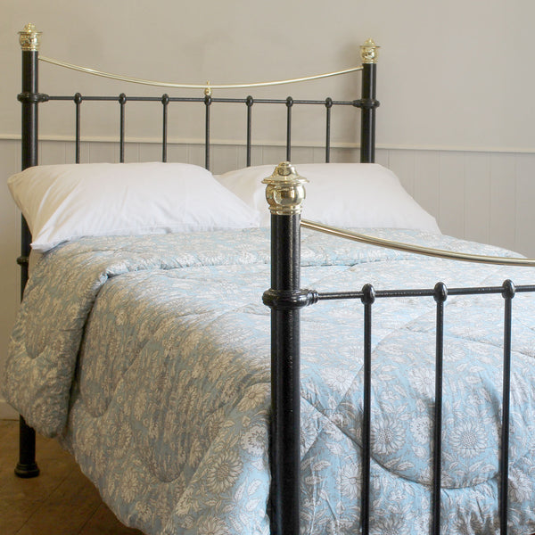 Small Double Antique Bed in Black, MD152