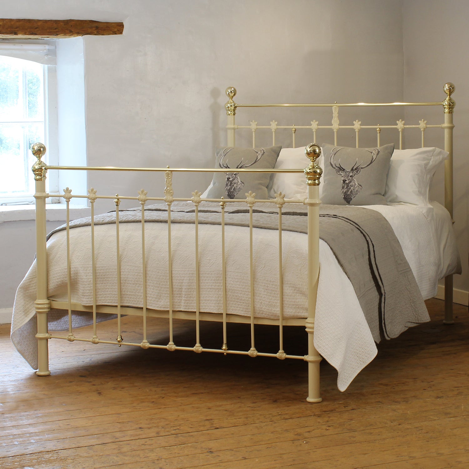 5ft Wide Brass and Iron Antique Bed Finished in Soft Cream MK333