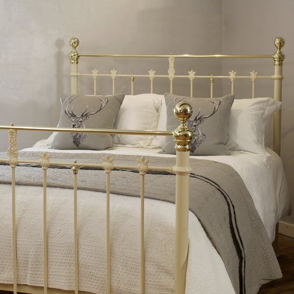 5ft Cream Antique Bed