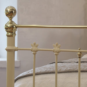 5ft Cream Antique Bed
