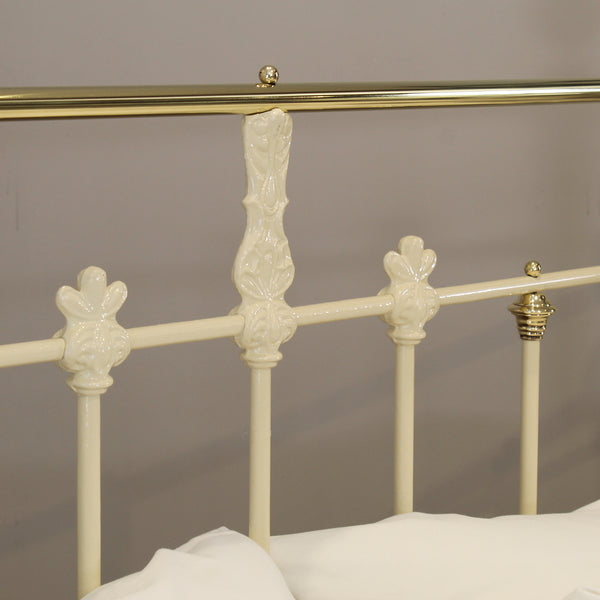 5ft Cream Antique Bed