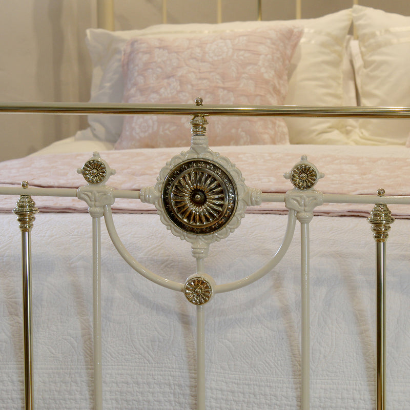 Decorative Antique Bed in Cream MK290