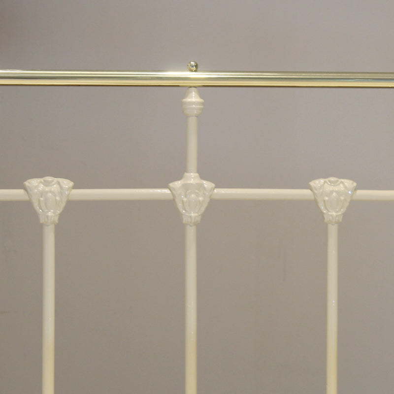 Decorative Antique Bed in Cream MK290