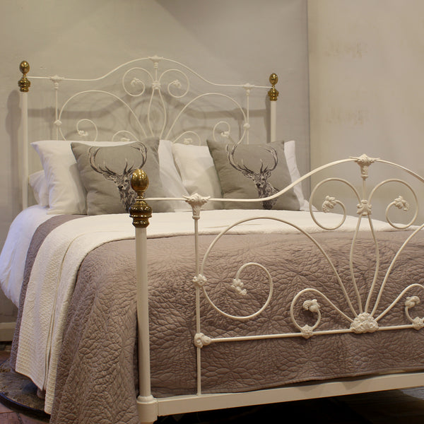 King Brass & Iron Bed in White MK312