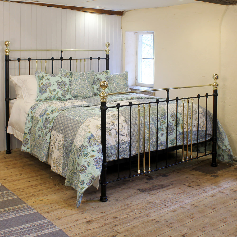 6ft Wide Super King Antique Bed in Black