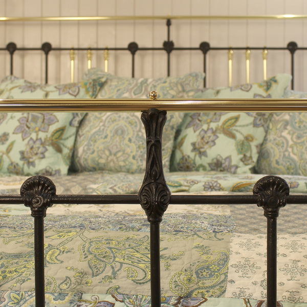 6ft Wide Super King Antique Bed in Black