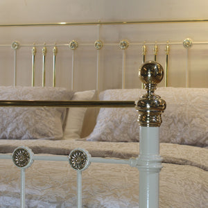 Super King Antique Bed in Cream MSK82