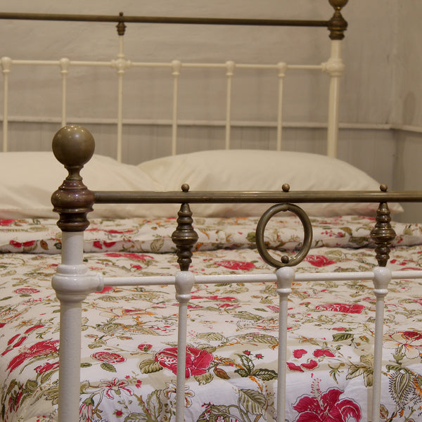 Double Antique Bed in Antique White, MD174