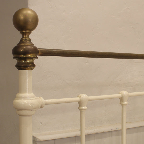 Double Antique Bed in Antique White, MD174