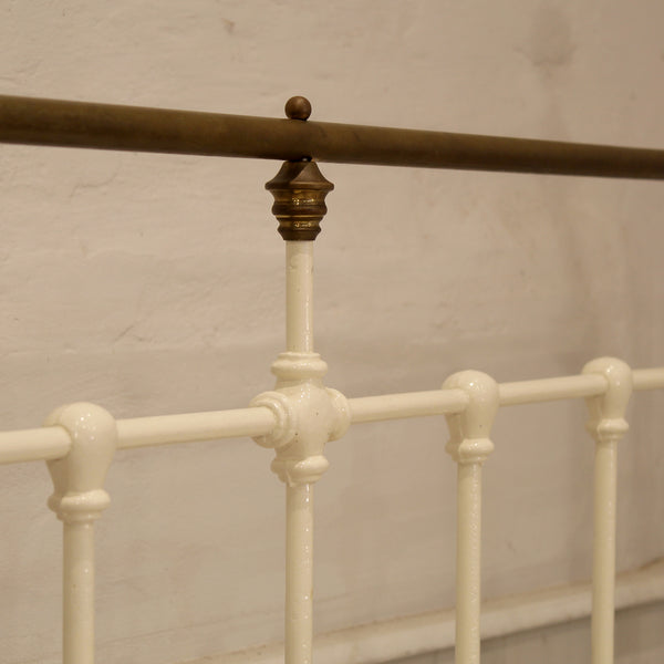 Double Antique Bed in Antique White, MD174