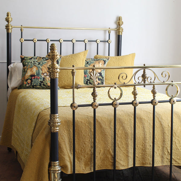 Double Antique Bed in Antique Black, MD180