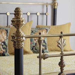 Double Antique Bed in Antique Black, MD180