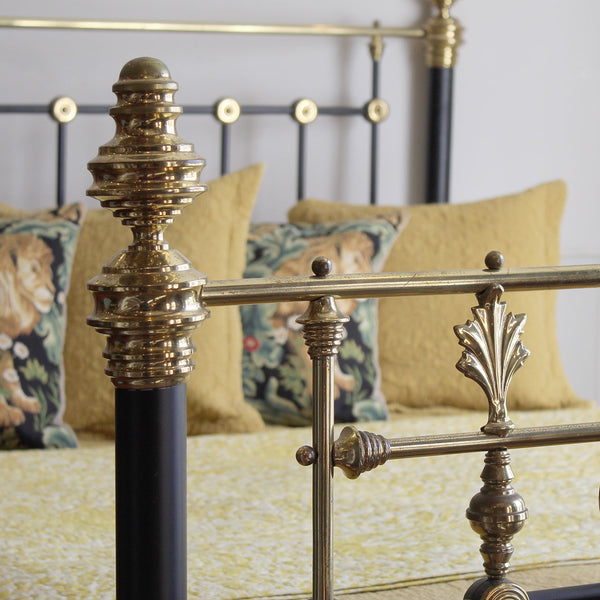 Double Antique Bed in Antique Black, MD180