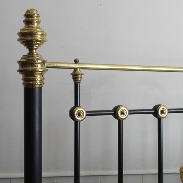 Double Antique Bed in Antique Black, MD180