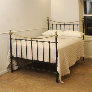 Double Antique Bed in Black, MD182