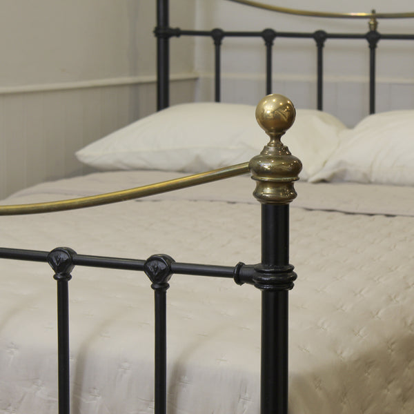 Double Antique Bed in Black, MD182
