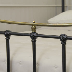 Double Antique Bed in Black, MD182