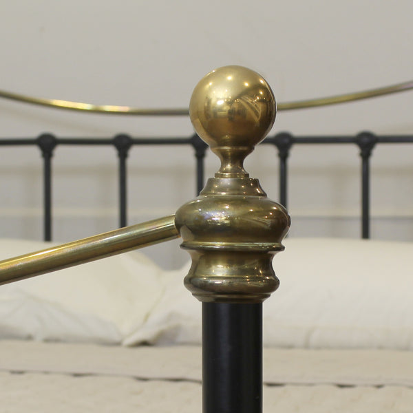 Double Antique Bed in Black, MD182