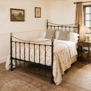 Double Antique Bed in Black, MD182