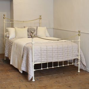 Double Antique Bed in Cream