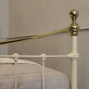 Double Antique Bed in Cream