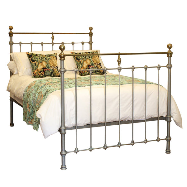 Double Antique Bed in Green and Gold, MD147