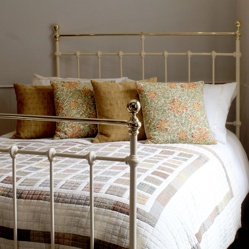 Double Antique Bed in Cream, MD153