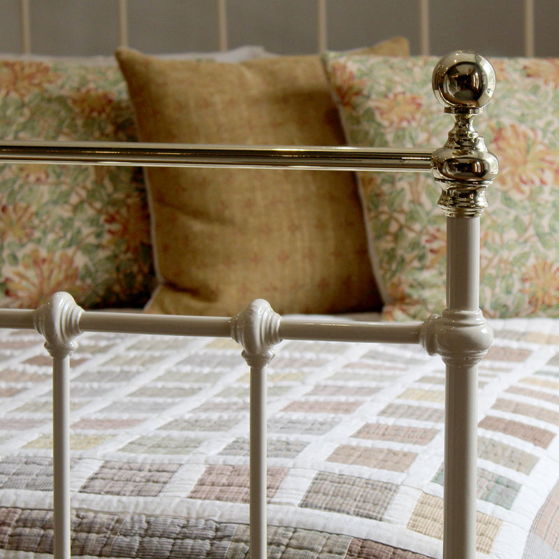 Double Antique Bed in Cream, MD153