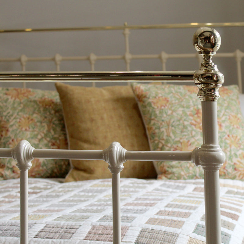 Double Antique Bed in Cream, MD153