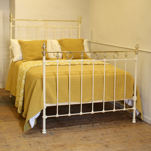Double Antique Bed in Cream, MD185