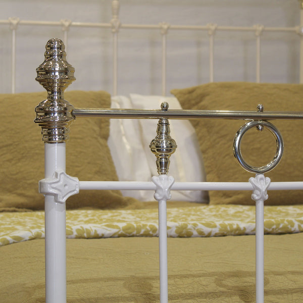 Double Antique Bed in Cream, MD185