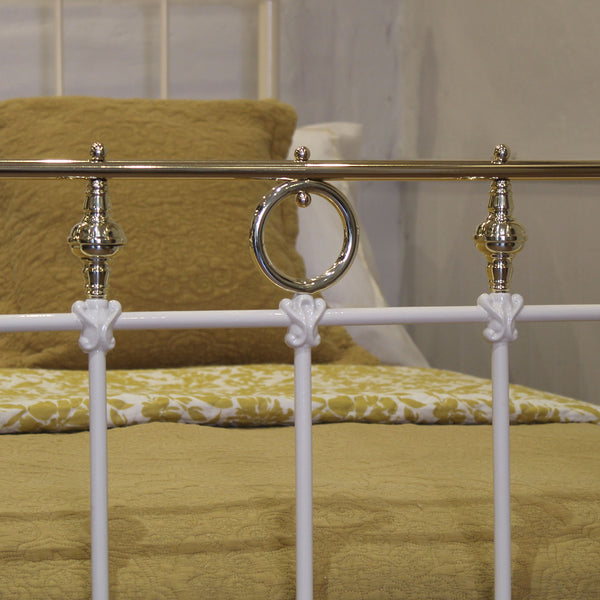 Double Antique Bed in Cream, MD185