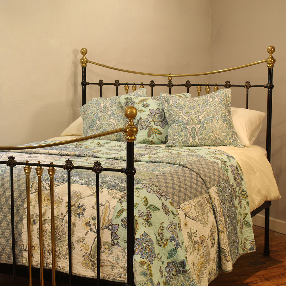 5ft Wide Brass and Iron Antique Bed Finished in Black MK338