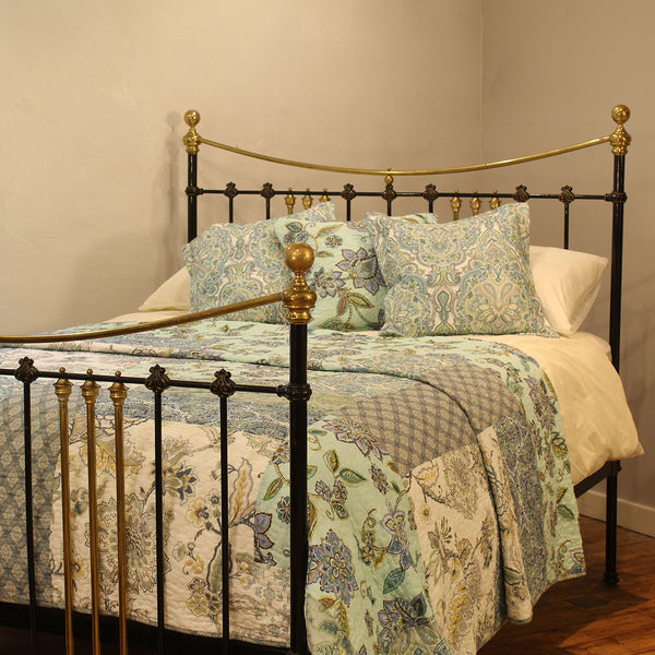 5ft Wide Brass and Iron Antique Bed Finished in Black MK338