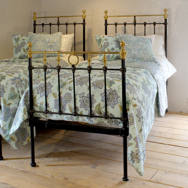 Pair of Black Cast Iron Antique Beds with Hoops MP69