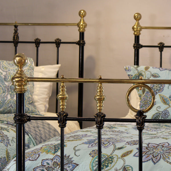 Pair of Black Cast Iron Antique Beds with Hoops MP69