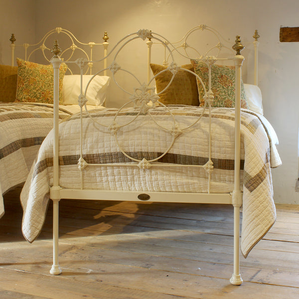 Pair of Iron Antique Beds in Cream, MP66