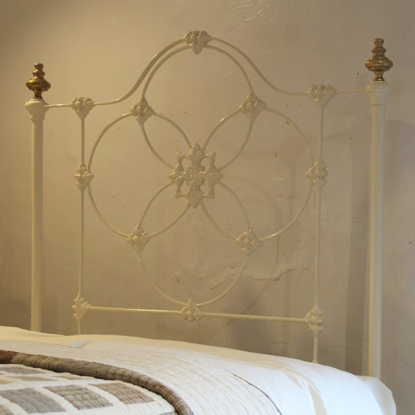 Pair of Iron Antique Beds in Cream, MP66