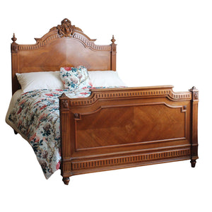 Renaissance Style Bed in Walnut WD64