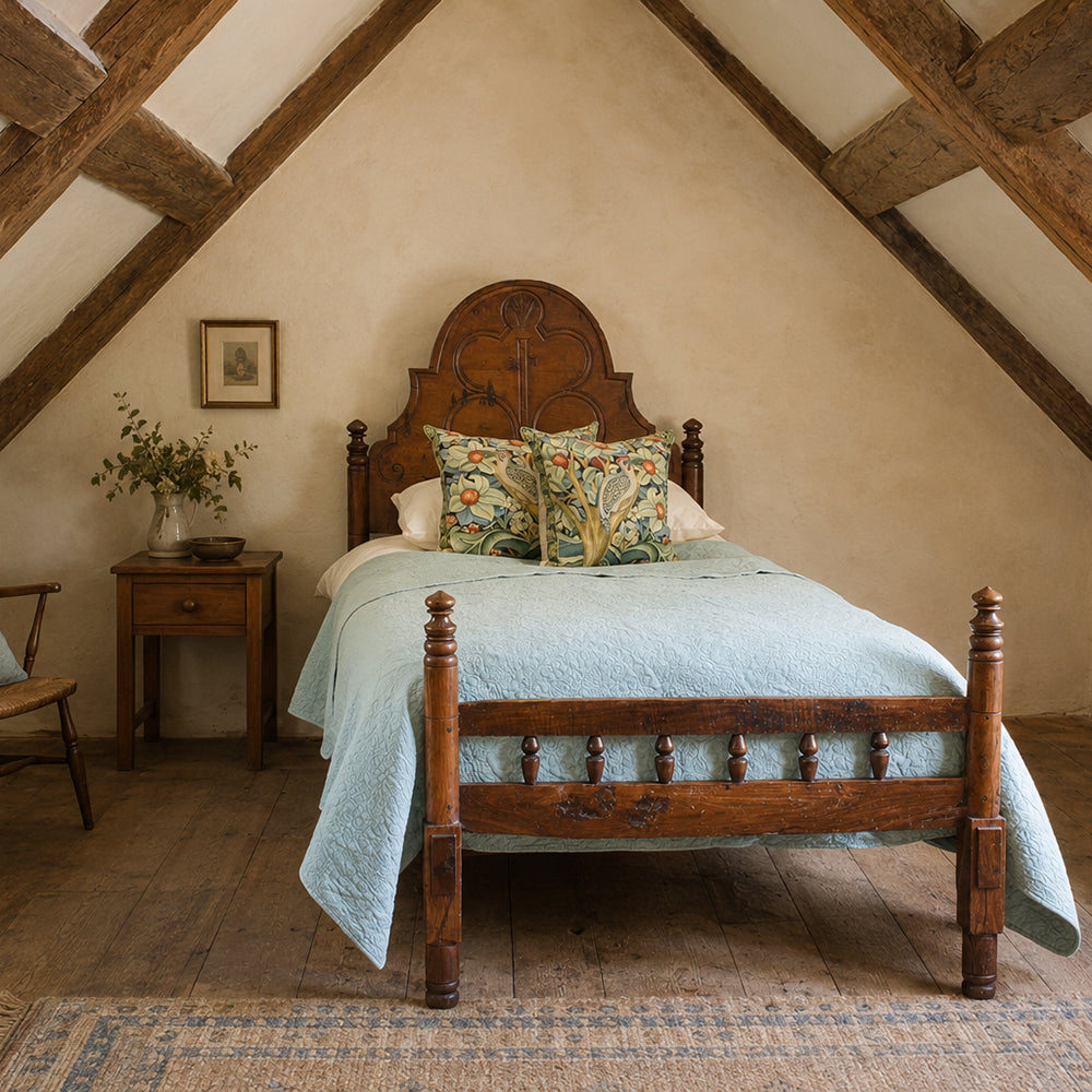 A Rustic Oak Single Bed WS21