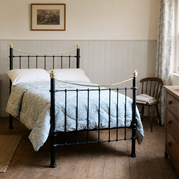 Small Double Antique Bed in Black, MD152