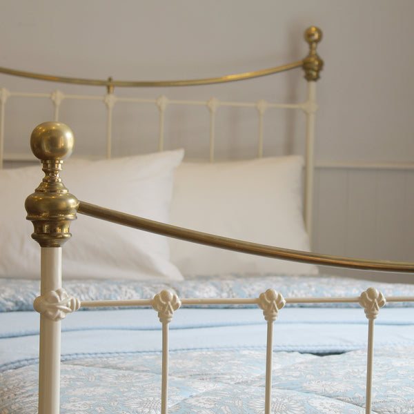 Small Double Antique Bed in Cream, MD155