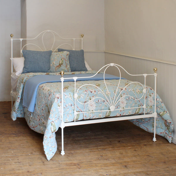 Double Antique Bed in White, MD137